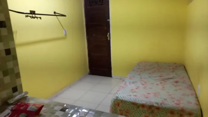 Mini kitnet com cozinha e banheiro para MULHERES 