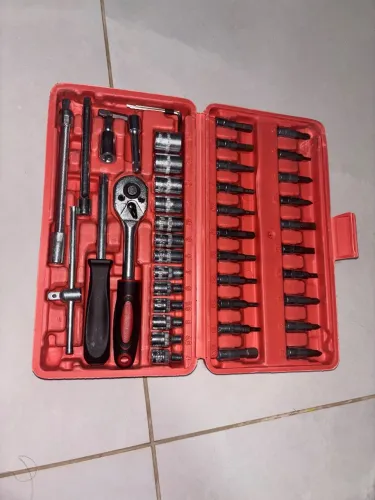 Jogo de chaves com 46 peças