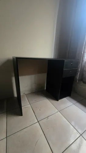 Escrivaninha + cadeira giratória