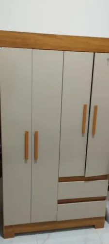 Guarda roupa 4 portas e cama box semi novos