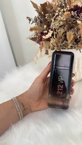 Perfume 212 - VIP BLACK