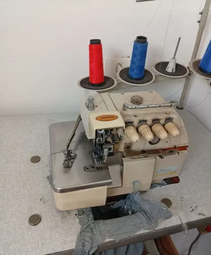 MAQUINA DE COSTURA INTELOQUE 5 FIOS AGULHA DUPLA