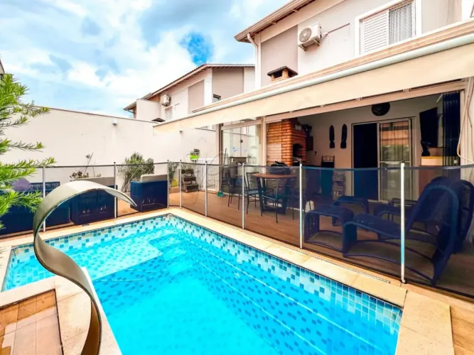Casa de 136m² com 03 quartos à venda em condomínio - Vila do Golf
