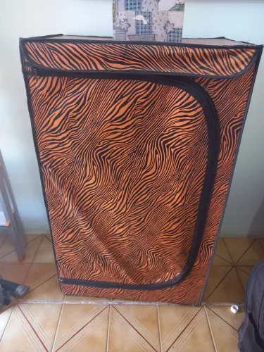 Sapateira e cx de maquiagem
