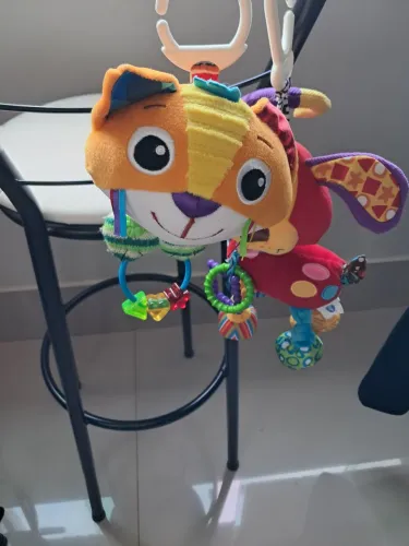 O primeiro amiguinho do seu bebê! Chocalho de pelucia antialérgico 