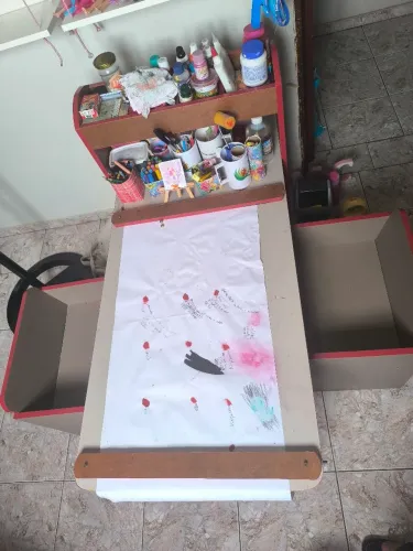 Mesinha de artes para desenvolvimento da criança