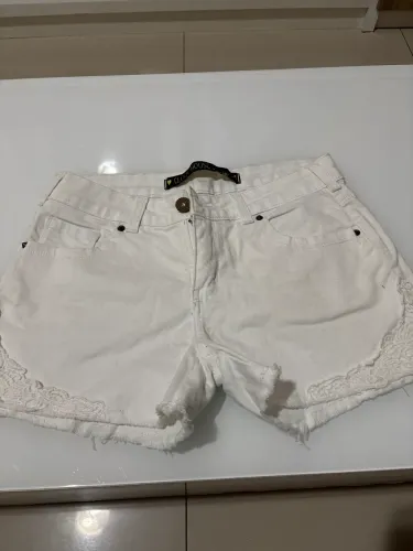 Short branco