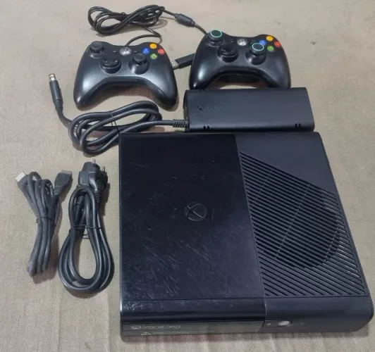XBOX 360 RGH 3.0 com 75 JOGOS/ 2 Controles (Ler Descrição)