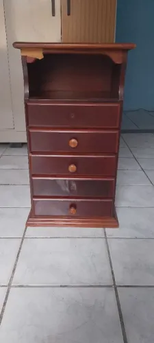 Mini cômoda de madeira