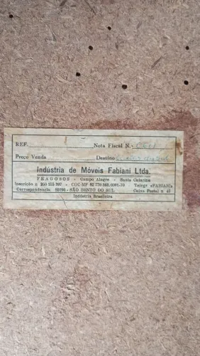 Móvel década de 60 com etiqueta intacta