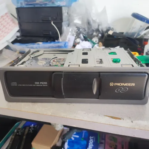 Disqueteira som Pioneer 6-cds (com defeito)