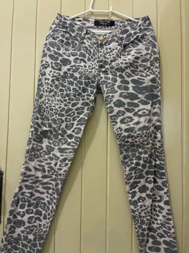 Calça lança perfume 38