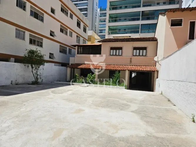 Locação Anual na Praia do Morro, casa no terreno de 360m² para fim comercial ou residencia