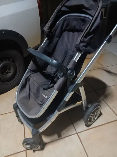 Carrinho de BB Moisés 