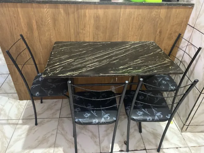 Venda mesa nova na cor preto, 4 Lugares, não tenho nota fiscal, *93
