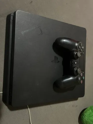 Vendo ps4 slim , acompanha caixa , 2 controles e 2 jogos físicos