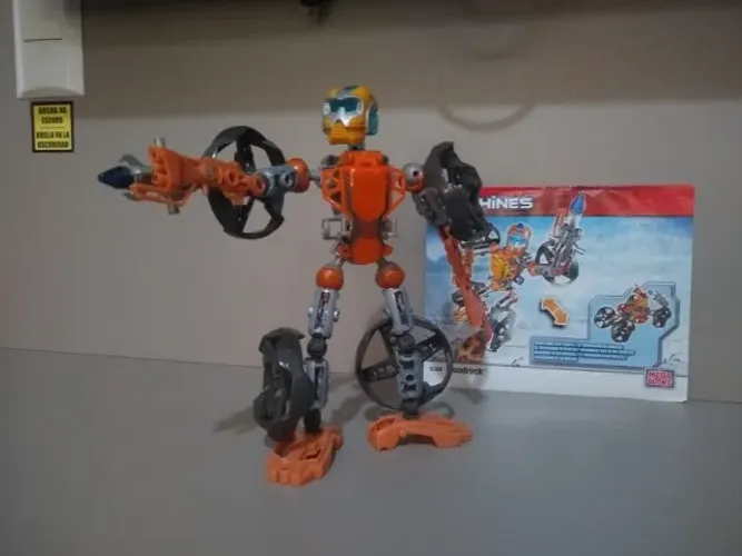 Boneco que transforma em carro - Neo Machines Quadrock (6384)