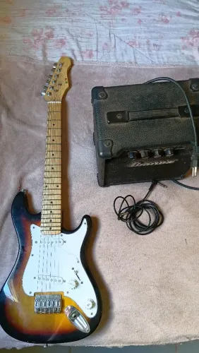 Guitarra e Caixa de Som