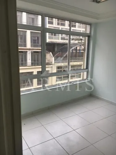 Sala comercial de 38m² disponível para locação na República, São Paulo - SP.