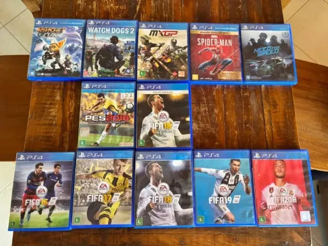 Lote com 12 Jogos PS4 Originais - Spider-Man, Ratchet, Watch Dogs 2, FIFA e mais