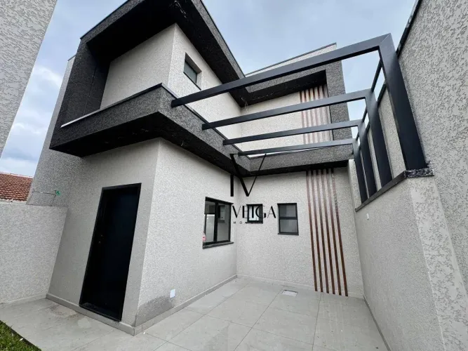 SOBRADO NOVO COM 3 QUARTOS, SENDO 1 SUÍTE MASTER COM CLOSET, FACE LESTE, NO BAIRRO SANTA Q