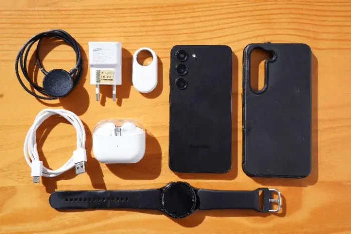 Celular Samsung Galaxy S23 256Gb + Galaxy Buds 3 Pro + Galaxy Watch 4 BT + SmartTag2
