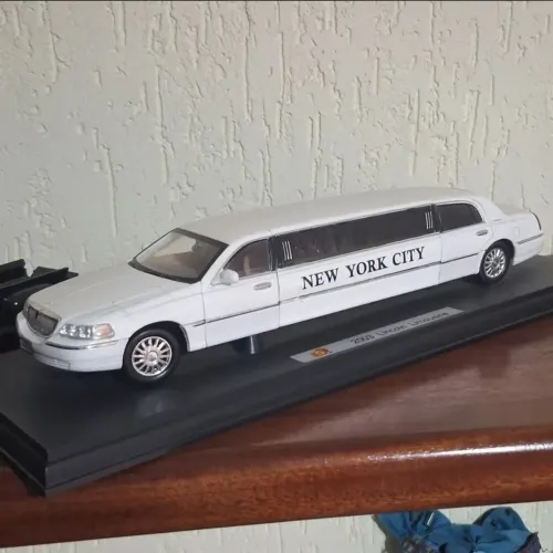 Lincoln Limousine 2003 Miniatura Mini