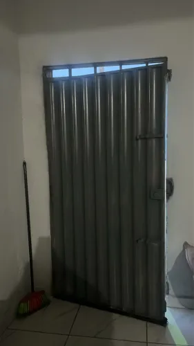 Vende se portão de metalon chapeado