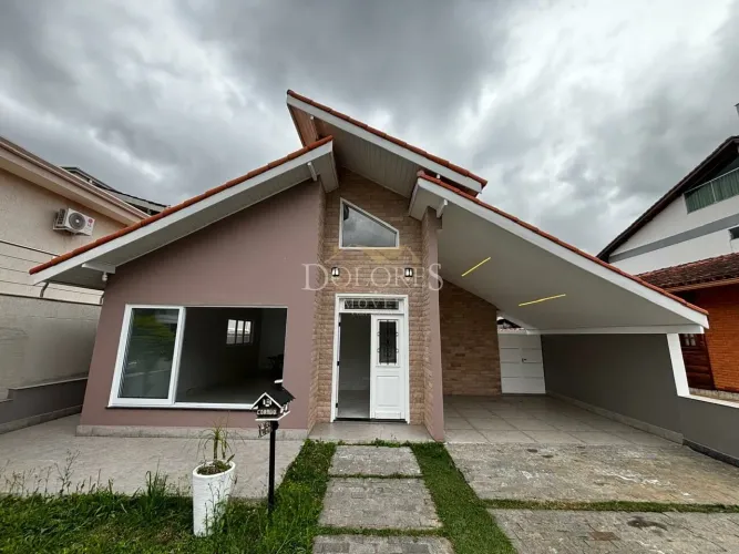 Casa térrea à venda com 3 dormitórios, churrasqueira e piscina no Aruã Ecopark Mogi das Cr