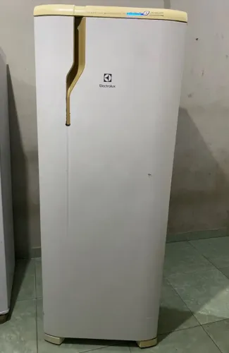 Vende se geladeira Electrolux Frost Free gelo seco gelando bem