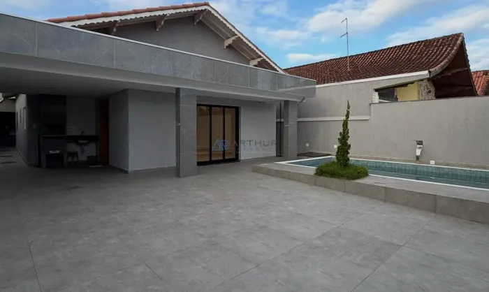 Casa isolada com 3 dormitórios sendo 3 suítes à venda em Praia Grande
