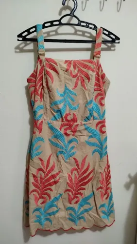 Vestido novo curto estampado costas abertas da marca Brumar Tamanho P