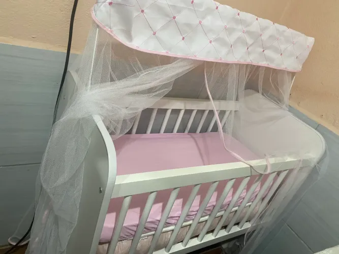 Mini berço nunca usado. 