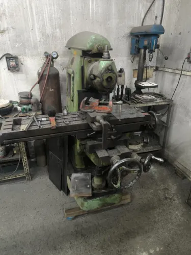 Maquina Fresadora industria. Em perfeito estado de funcionamento.