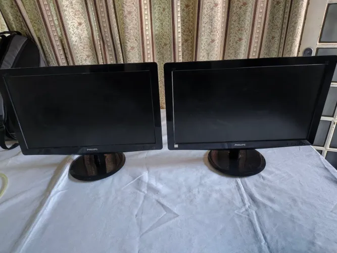 2 MONITORES PHILIPS 20 POLEGADAS COM DEFEITO