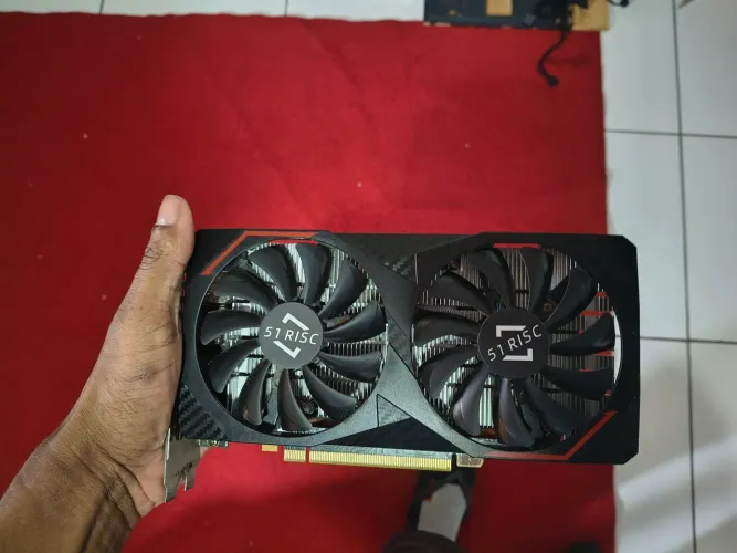 Rx 6600 liga sem vídeo / com defeito