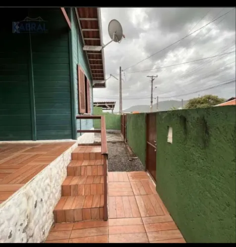 Alugo quarto no Campeche.