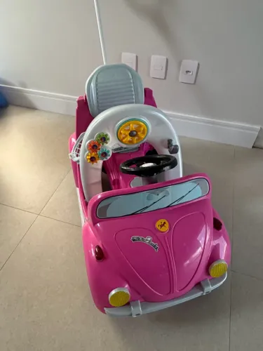 Fusca de Passeio Infantil com Empurrador Carrinho com Pedal para Criança.
