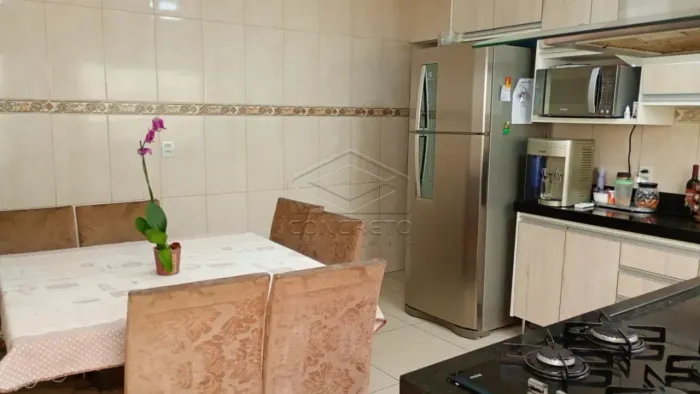 Uma graça de casa - 3 Dormitórios sendo 1 suíte - 2 vagas de garagens - Valor atrativo!