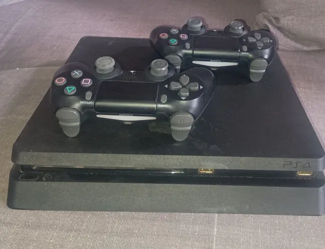Vendo Ps4 com 2 controles originais