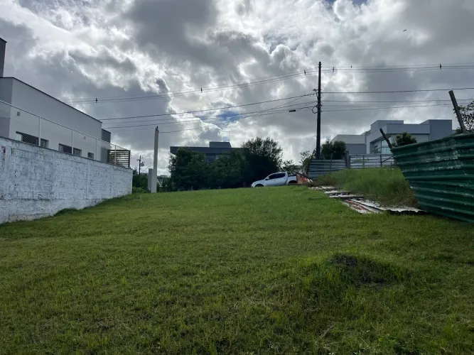  OPORTUNIDADE: Terreno com 280 metros quadrados no Alphaville 