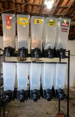 DISPENSER DE RAÇÃO
