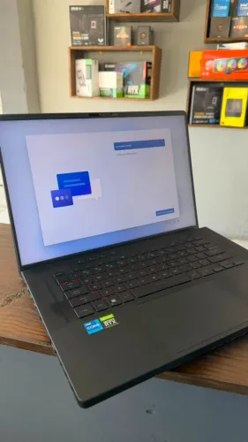 Asus Rog Zephyrus M16