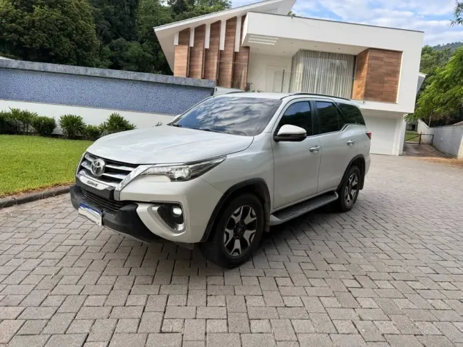 Toyota Hilux SW4 SRX 4X4 2.8 TDI 16V Dies. Aut. 2019