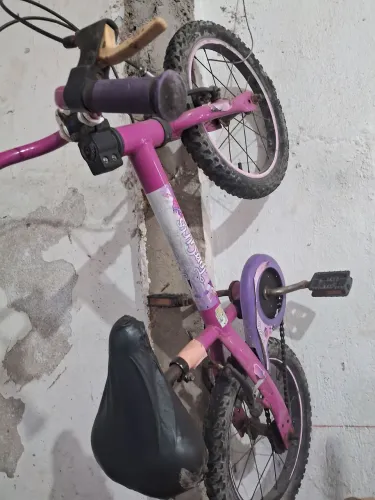 Bicicleta infantil em bom estado