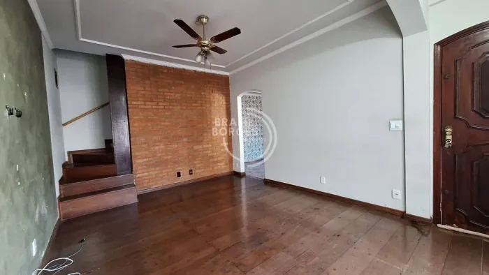 Casa com 2 dorms. e quintal amplo com edícula no Jardim Simus Zona Oeste de Sorocaba-SP