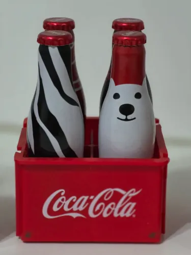 16 Minigarrafinhas comemorativas de Coca-Cola com 4 engradados