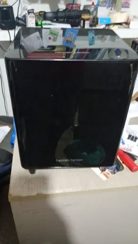 Subwoofer harman kardon 8 polegadas.