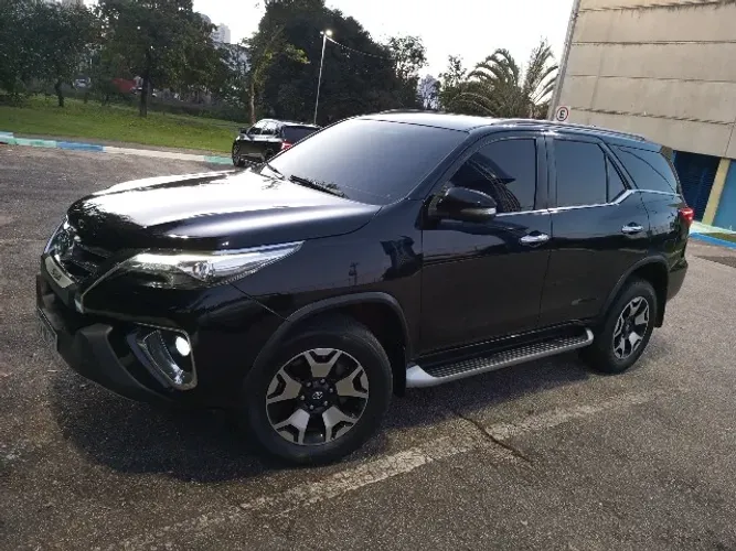 Toyota Hilux SW4 SRX 4X4 2.8 TDI 16V Dies. Aut. 2017