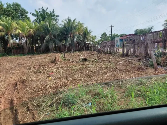 Terreno medindo 30 X 30 de esquina,ruas asfaltada, próximo ao centro comercial
